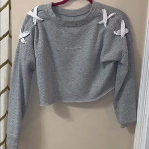Long sleeve cropped tee